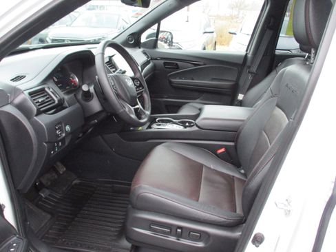 Certified 2025 Honda Passport Black Edition image 12