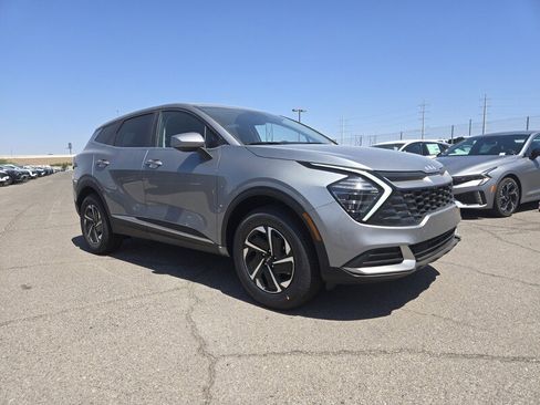 New 2025 Kia Sportage LX image 2