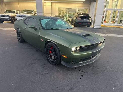 Used 2018 Dodge Challenger SRT w/ Technology Group image 13