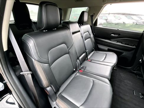 Used 2022 Nissan Pathfinder SL image 19