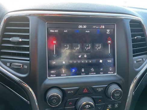 Used 2018 Jeep Grand Cherokee Limited image 23