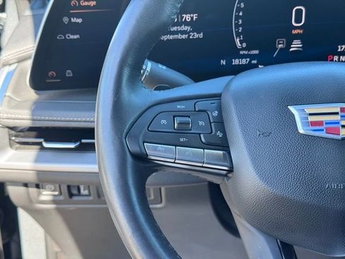 Used 2024 Cadillac XT4 Premium Luxury image 9