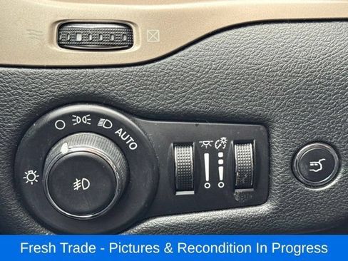 Used 2015 Jeep Cherokee Latitude w/ Comfort/Convenience Group AWD/4WD image 16
