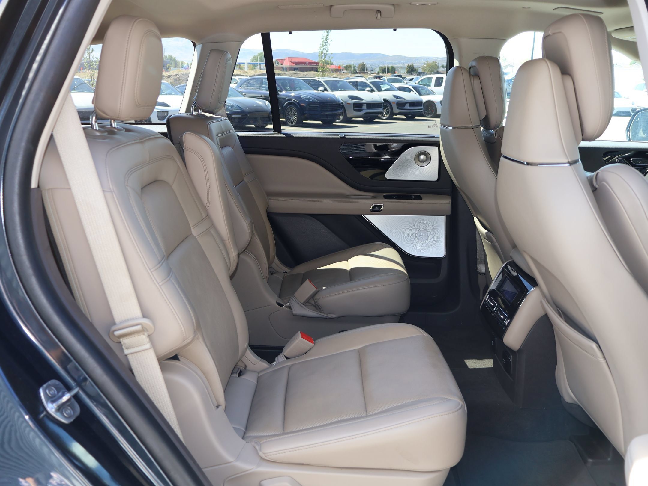Used 2023 Lincoln Aviator Reserve w/ Equipment Group 201A AWD/4WD image 30