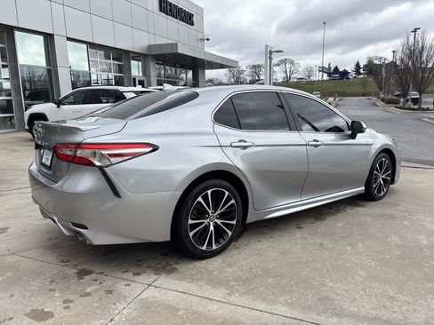 Used 2020 Toyota Camry SE image 10