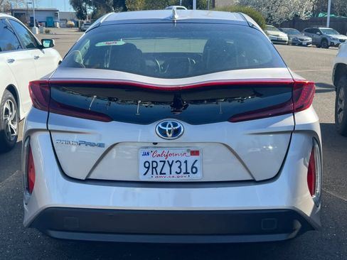 Used 2017 Toyota Prius Prime Premium image 5