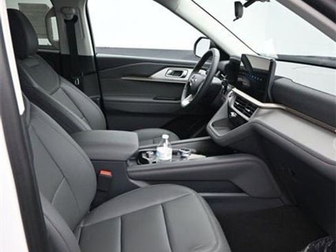 New 2025 Ford Explorer Active w/ Active Comfort Package image 17
