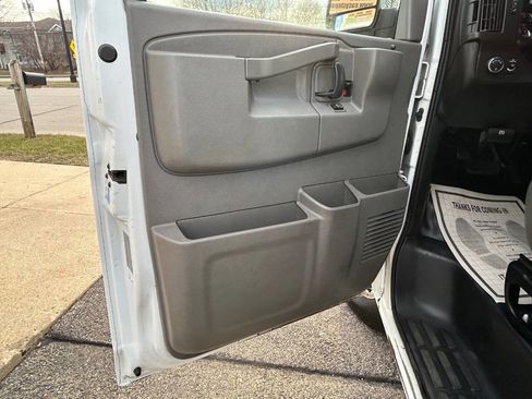 Used 2016 GMC Savana 3500 RWD image 33