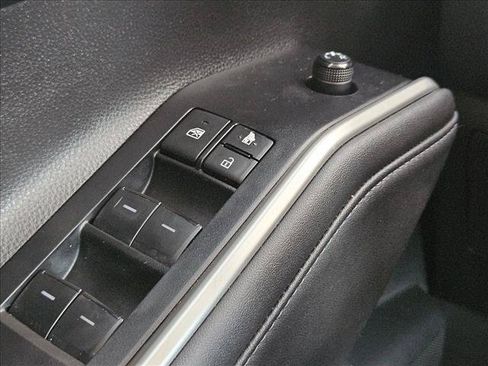 Used 2023 Toyota Highlander L FWD image 26