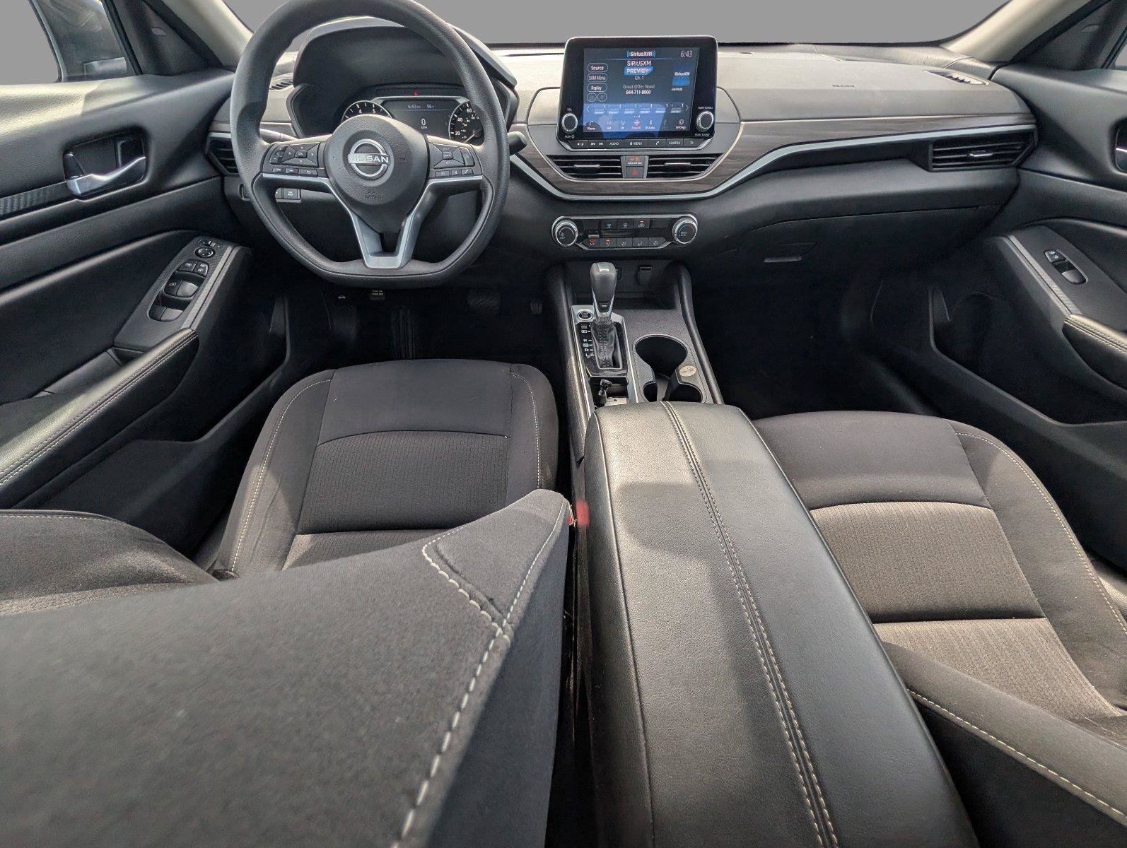 Used 2025 Nissan Altima 2.5 SV FWD image 28