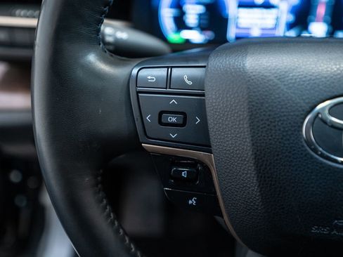 Used 2023 Toyota Crown Limited w/ Advanced Technology Package image 18