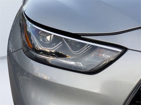 Used 2024 Toyota Highlander Platinum image 38