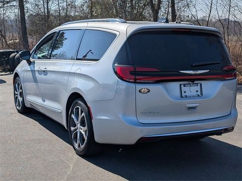 New 2026 Chrysler Pacifica Pinnacle image 5