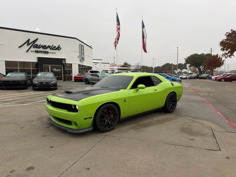 Used 2015 Dodge Challenger SRT Hellcat image 1
