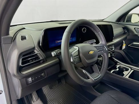New 2026 Chevrolet Traverse LT w/ LPO, Floor Liner Package AWD/4WD image 9