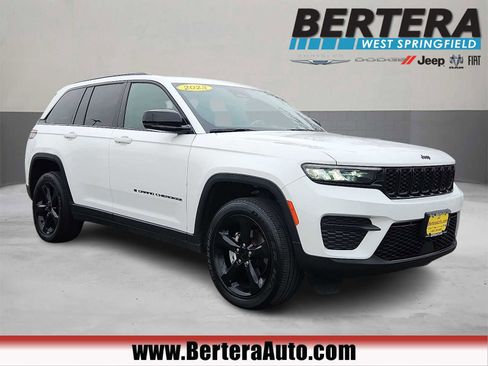Used 2023 Jeep Grand Cherokee Altitude image 1