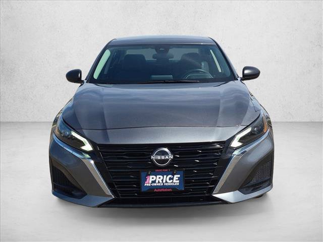 Used 2025 Nissan Altima 2.5 SV FWD image 2