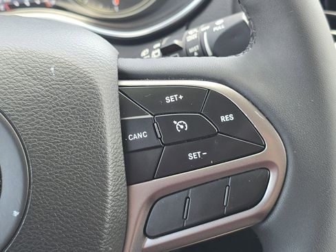 Used 2022 Jeep Cherokee Latitude Lux image 6