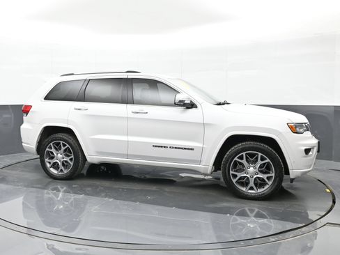Used 2020 Jeep Grand Cherokee Overland AWD/4WD image 5