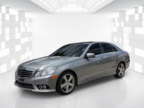 Used 2010 Mercedes-Benz E 350 4MATIC Sedan image 3