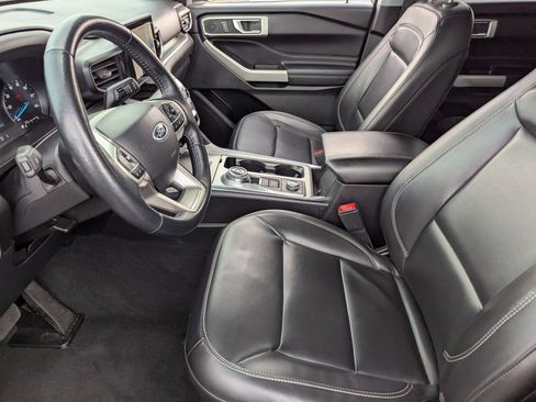 Used 2022 Ford Explorer XLT w/ Equipment Group 202A image 13