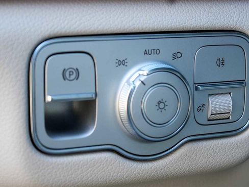 New 2026 Mercedes-Benz GLS 450 4MATIC image 40