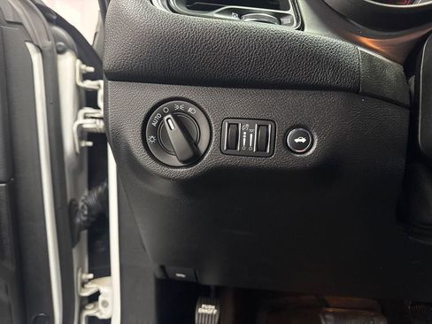 Used 2016 Dodge Challenger SXT w/ Driver Convenience Group RWD image 11