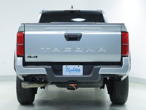Used 2025 Toyota Tacoma TRD Off-Road AWD/4WD image 7