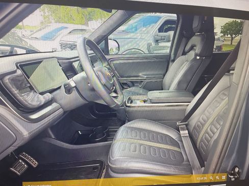 Used 2022 Rivian R1T Adventure image 9