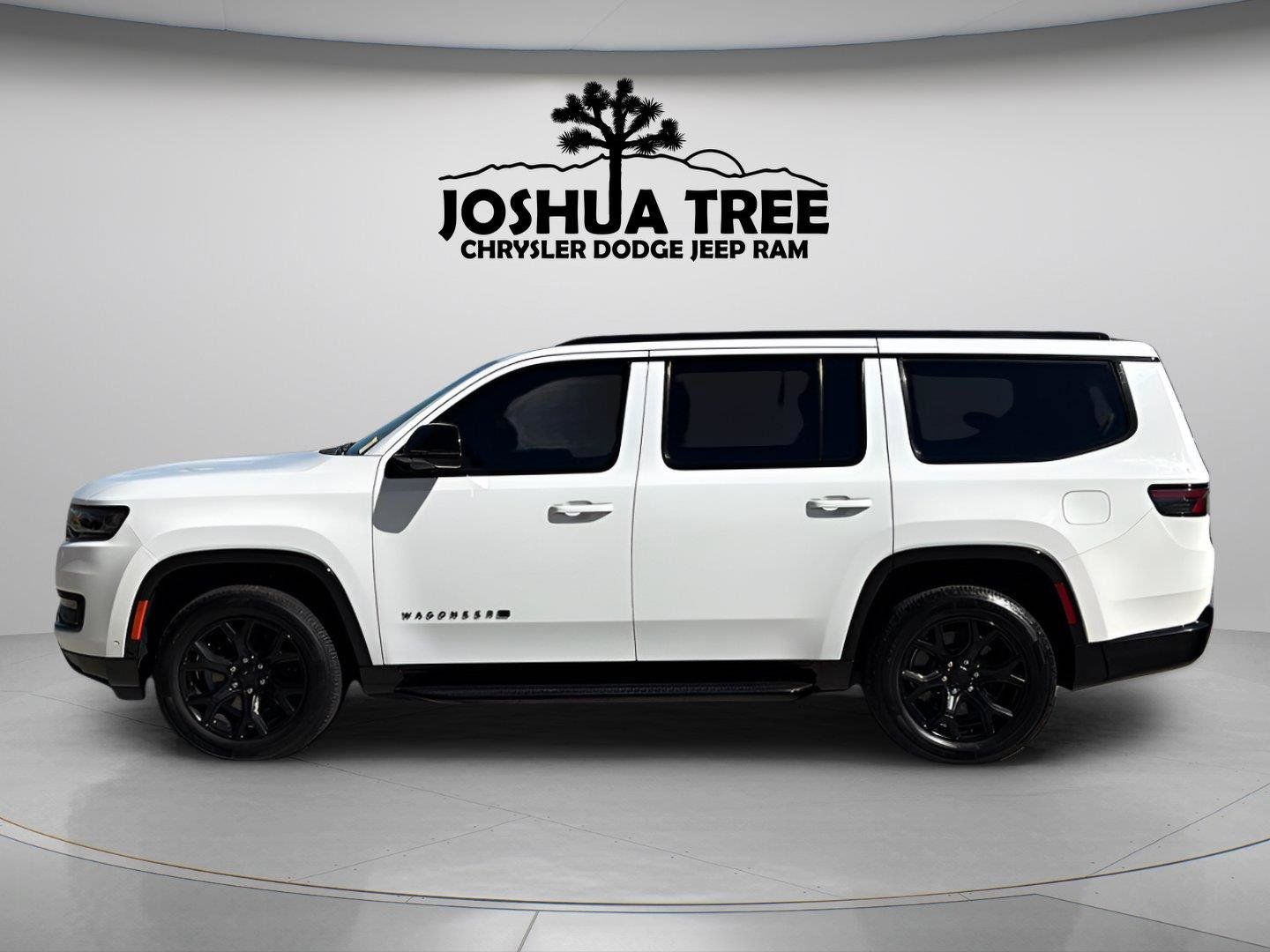 Used 2023 Jeep Wagoneer Series II AWD/4WD image 4