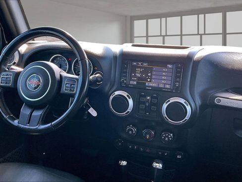 Used 2016 Jeep Wrangler Unlimited Sahara w/ Connectivity Group AWD/4WD image 7