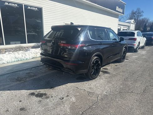 Used 2024 Mitsubishi Outlander SE Black Edition image 6