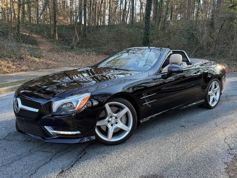 Used 2014 Mercedes-Benz SL 550 w/ Driver Assistance Package image 2