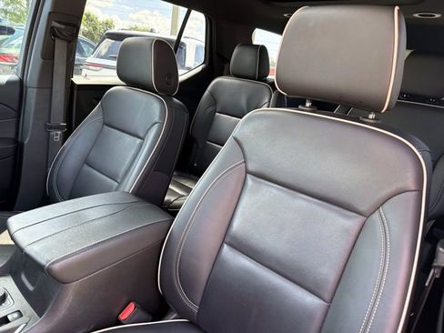 Used 2023 Chevrolet Traverse Premier FWD image 21