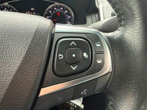 Used 2017 Toyota Camry SE image 9