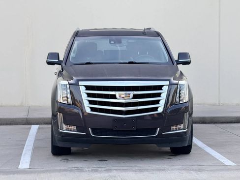 Used 2016 Cadillac Escalade Luxury AWD/4WD image 2