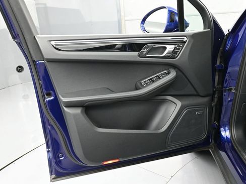 Certified 2022 Porsche Macan AWD/4WD image 15