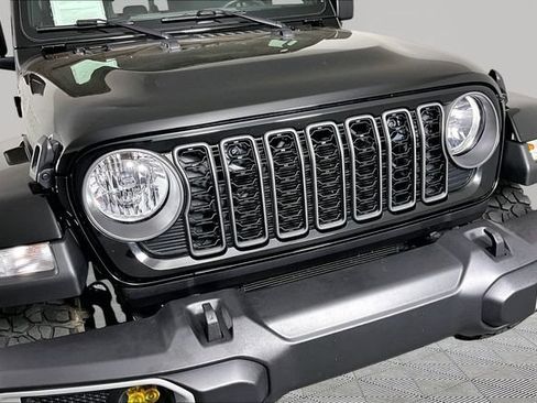 Used 2024 Jeep Gladiator Sport AWD/4WD image 30
