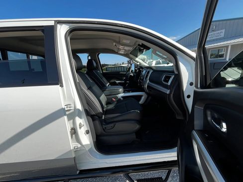 Used 2018 Nissan Titan PRO-4X w/ Pro-4x Utility Package AWD/4WD image 11