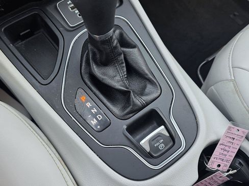 Used 2020 Jeep Cherokee Latitude Plus FWD image 19