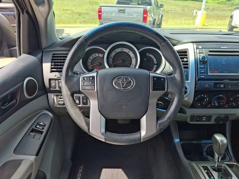 Used 2013 Toyota Tacoma 4x4 Access Cab V6 w/ TRD Off-Road Pkg image 19