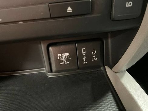 Certified 2017 Honda Pilot Touring image 32