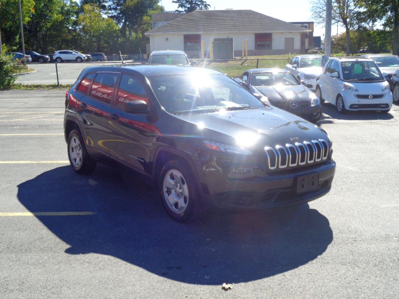 Used 2015 Jeep Cherokee Sport FWD image 6
