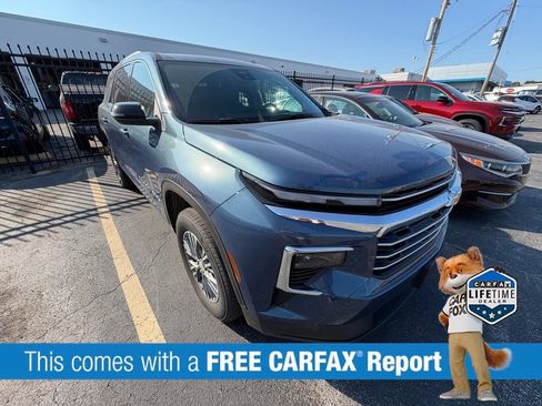 Used 2026 Chevrolet Traverse LT FWD image 2