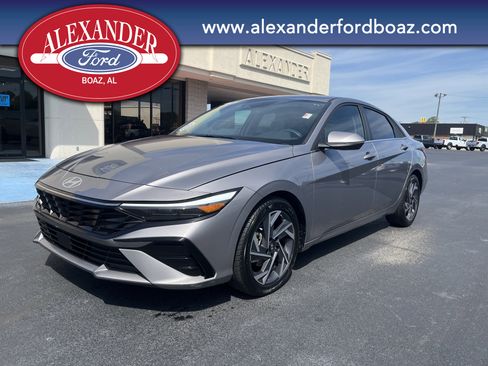 Used 2025 Hyundai Elantra Limited image 1