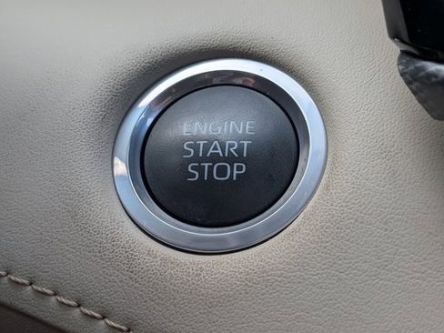 Used 2024 Toyota Highlander Platinum image 32