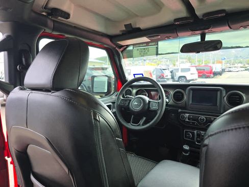 Used 2023 Jeep Gladiator Sport image 10