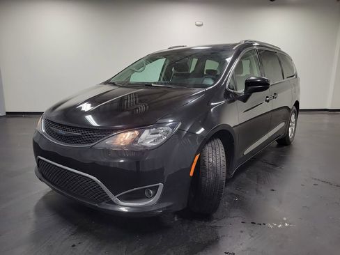 Used 2021 Chrysler Voyager Lxi image 4