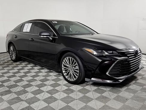 Used 2019 Toyota Avalon Limited image 3