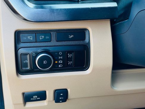 Used 2023 Ford F250 Lariat w/ Lariat Ultimate Package AWD/4WD image 16
